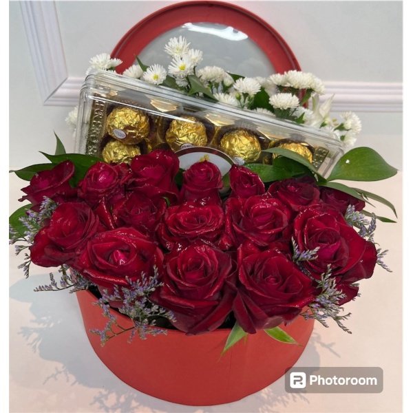 Flores em box + Chocolate de 12 unidades