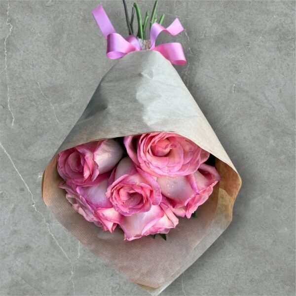 Buquê Mimo Cone de Rosas