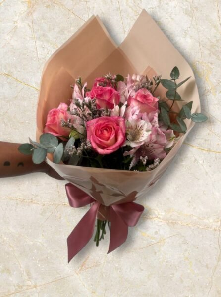 Buquê de ROSAS cor de ROSAS