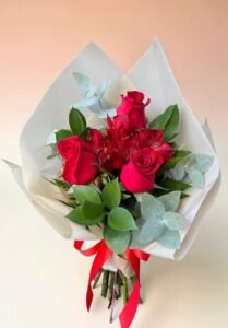 Três Rosas Vermelhas Decoradas