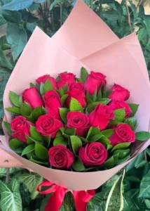 Buquê Clássico 15 de Rosas Vermelhas