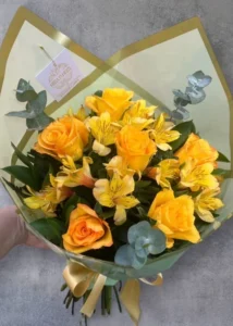 Buquê de Rosas Amarelas e Astromelias